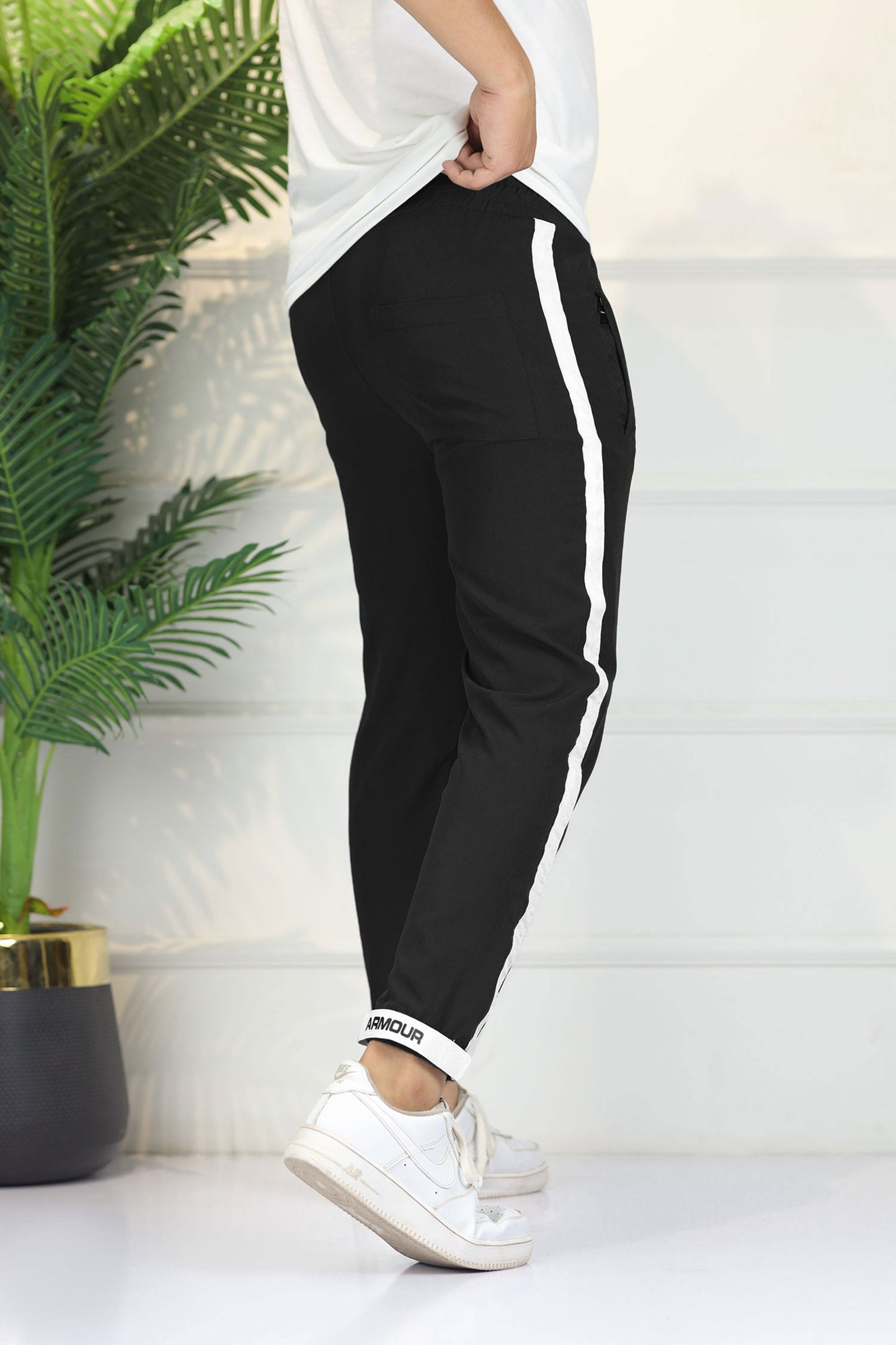 Undr Armr 'The Reveal' Cuff Logo & Sideline Micron Trouser In Black