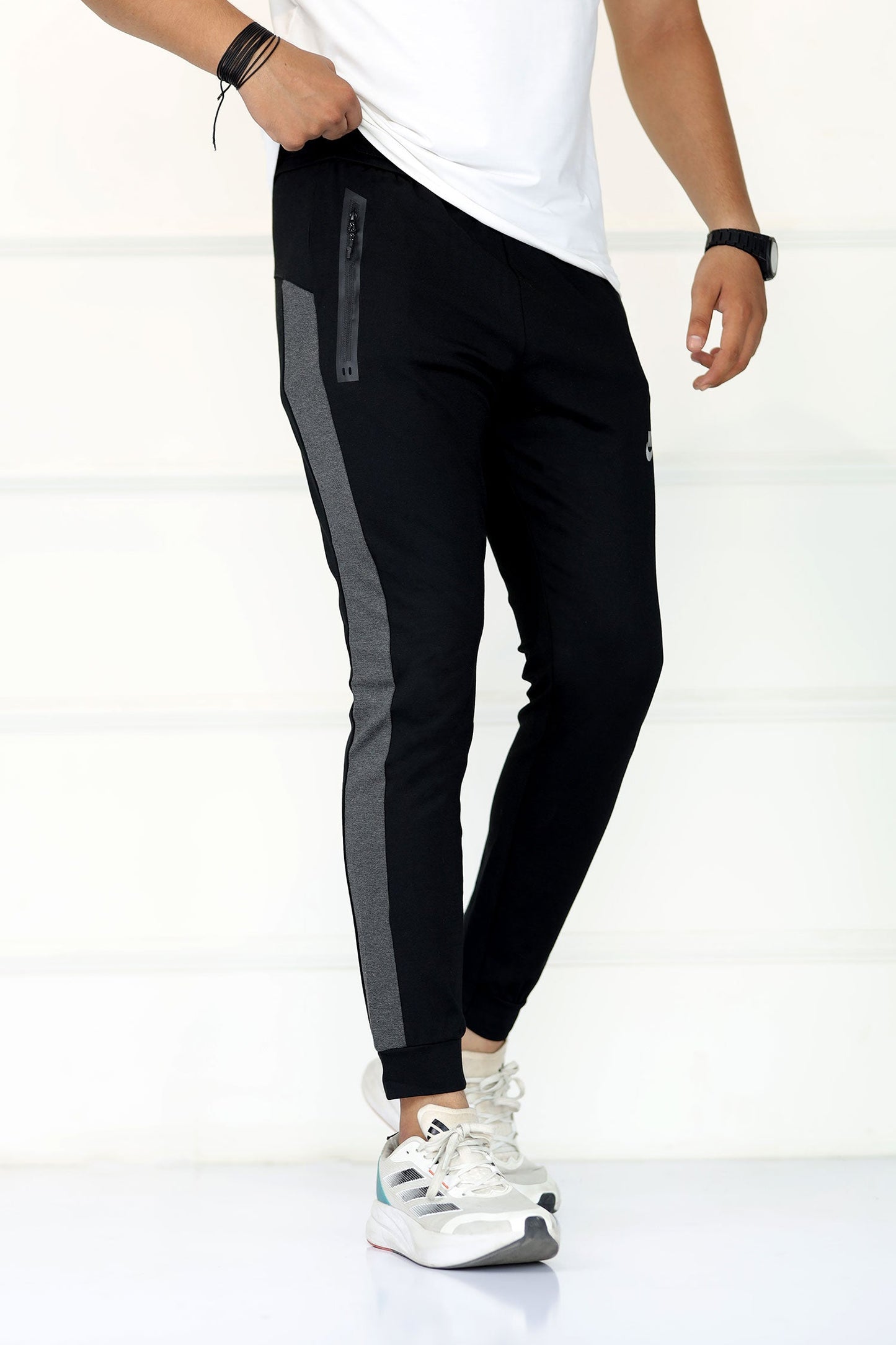 Nke 'Gravity-Defy' 4-Way Stretch SlimFit Trouser In Black