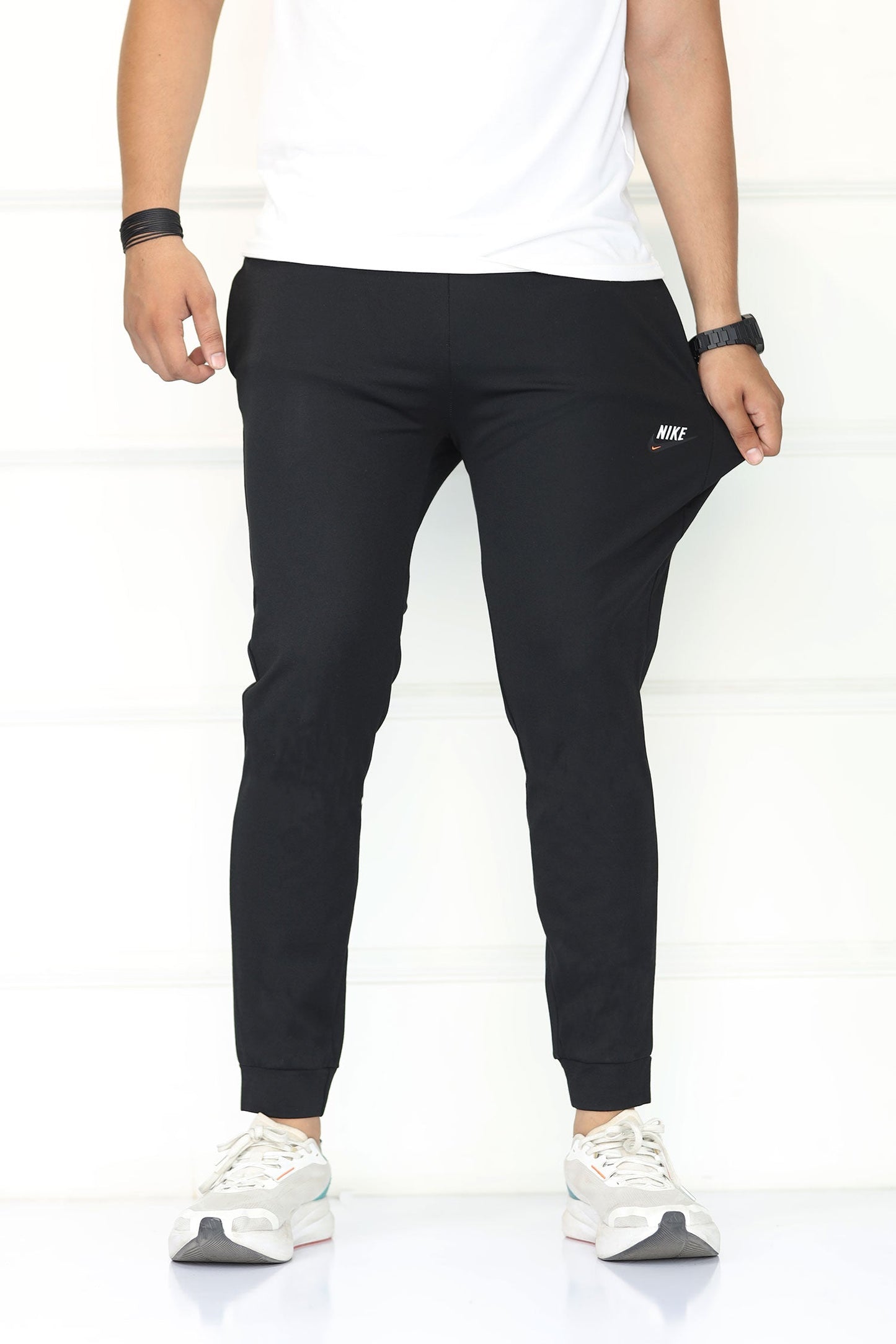 Nke 'The Jump' Project Performance SlimFit Trouser In Black