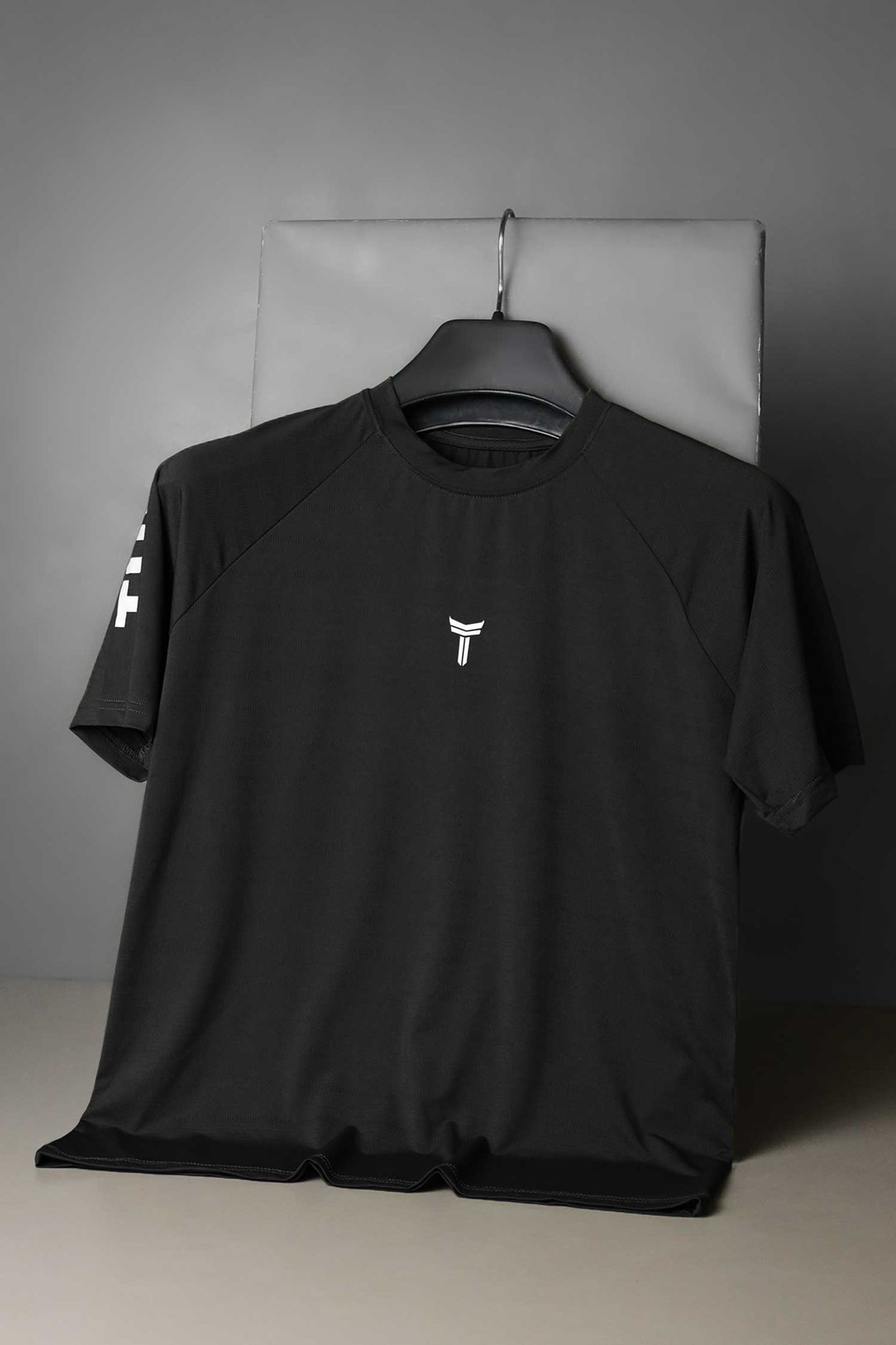 Turbo 'Statement Sleeve' Raglan Dry-Fit Tee In Black