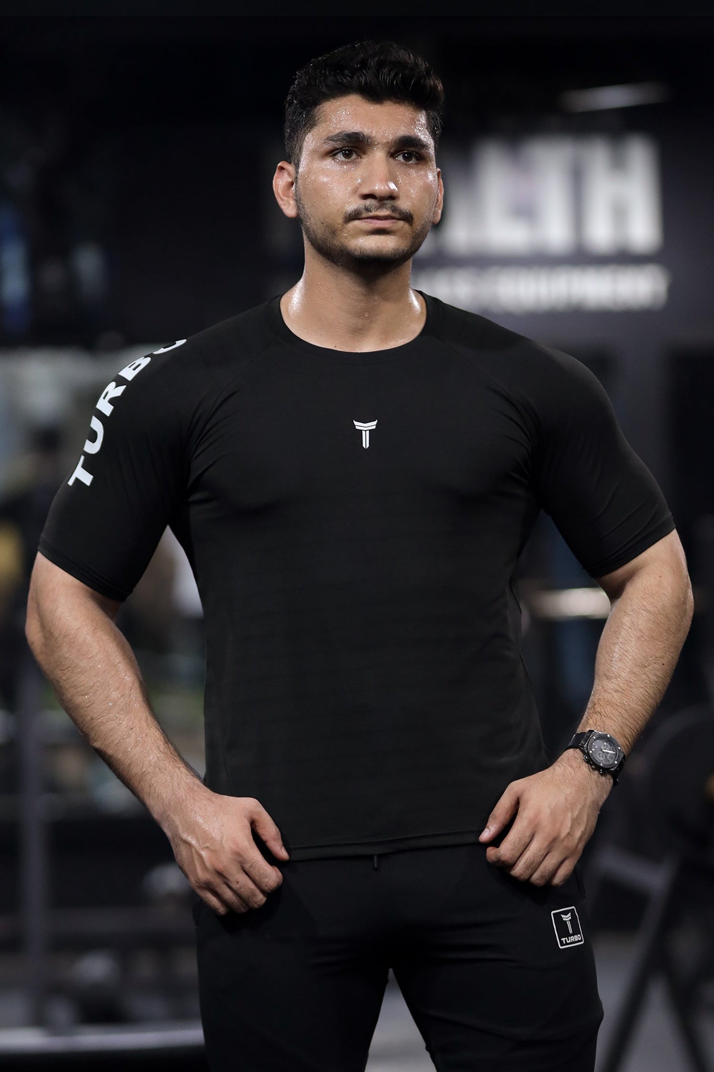 Turbo 'Statement Sleeve' Raglan Dry-Fit Tee In Black