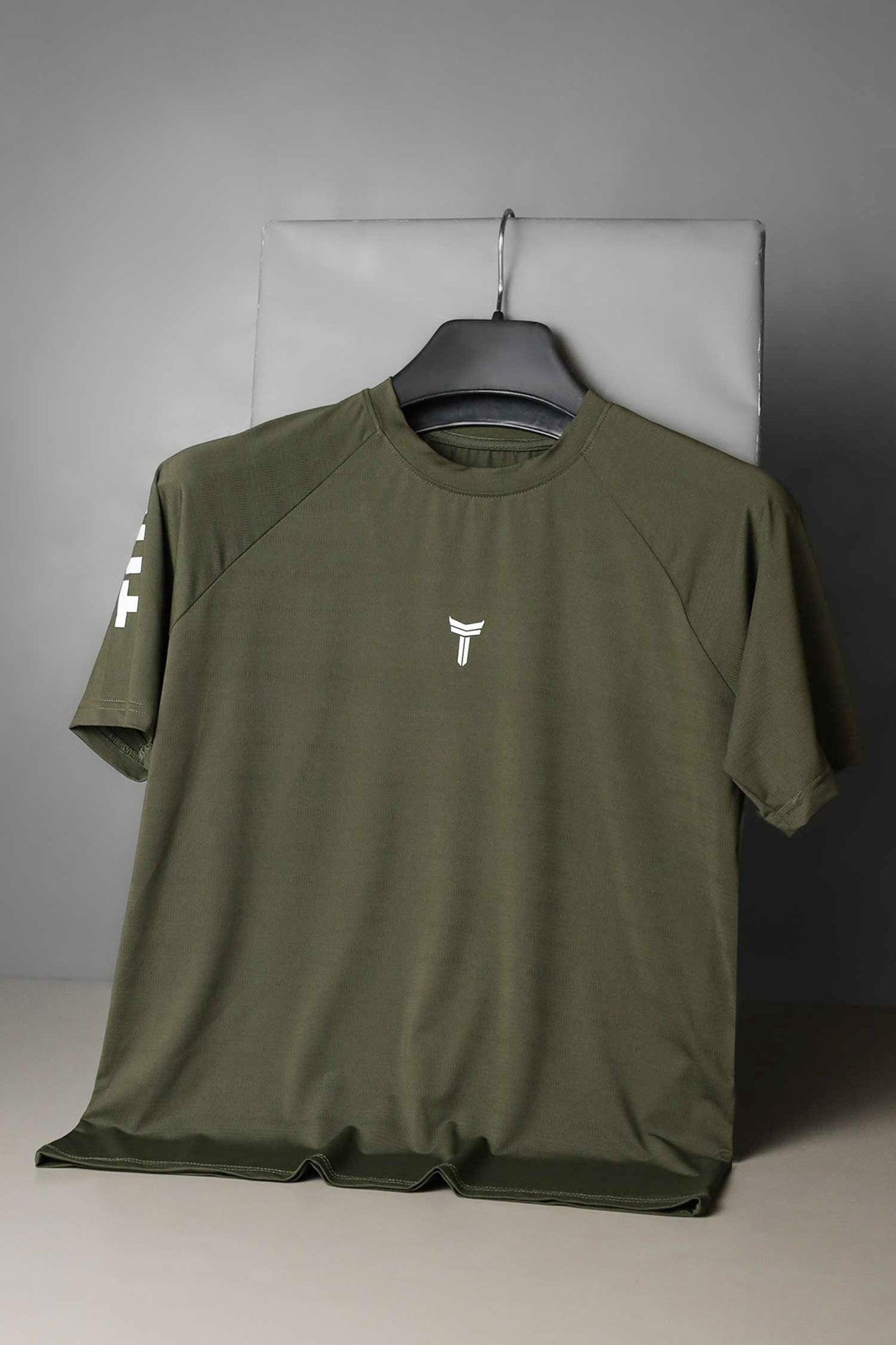 Turbo 'Statement Sleeve' Raglan Dry-Fit Tee In Camo Green