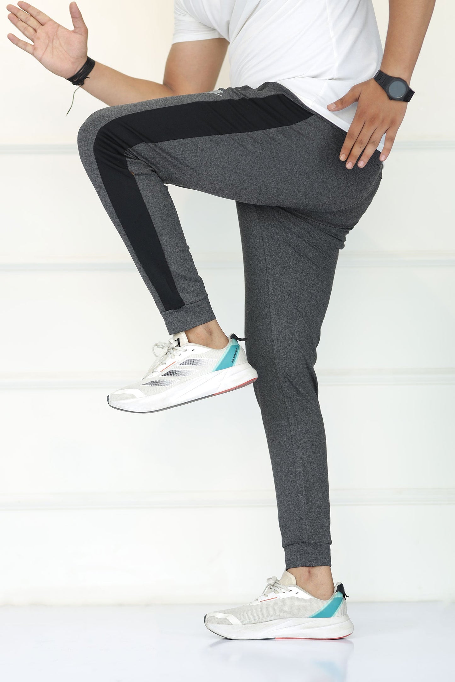 Nke 'Gravity-Defy' 4-Way Stretch SlimFit Trouser In Charcoal