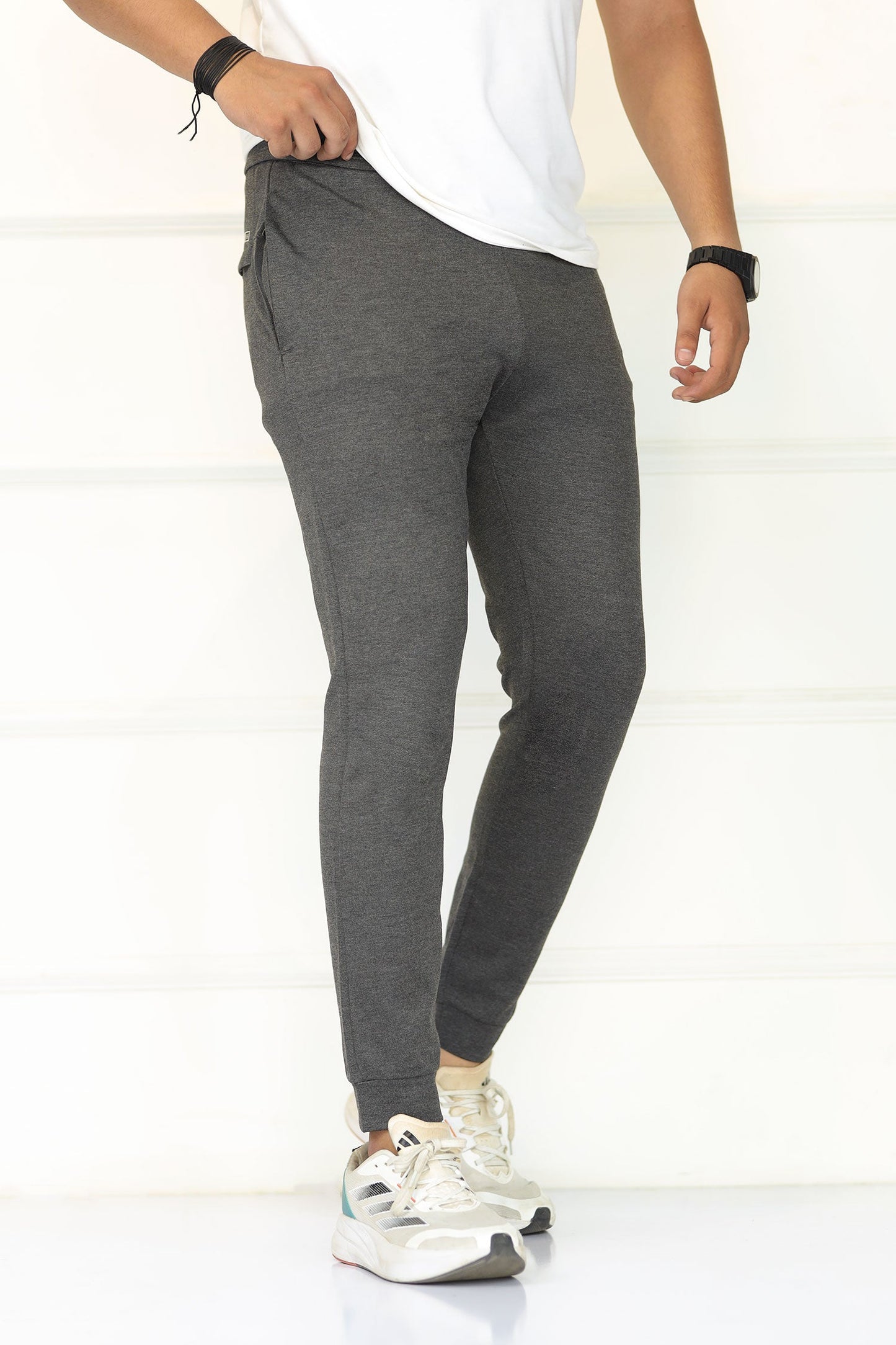 Nke 'The Jump' Project Performance SlimFit Trouser In Charcoal