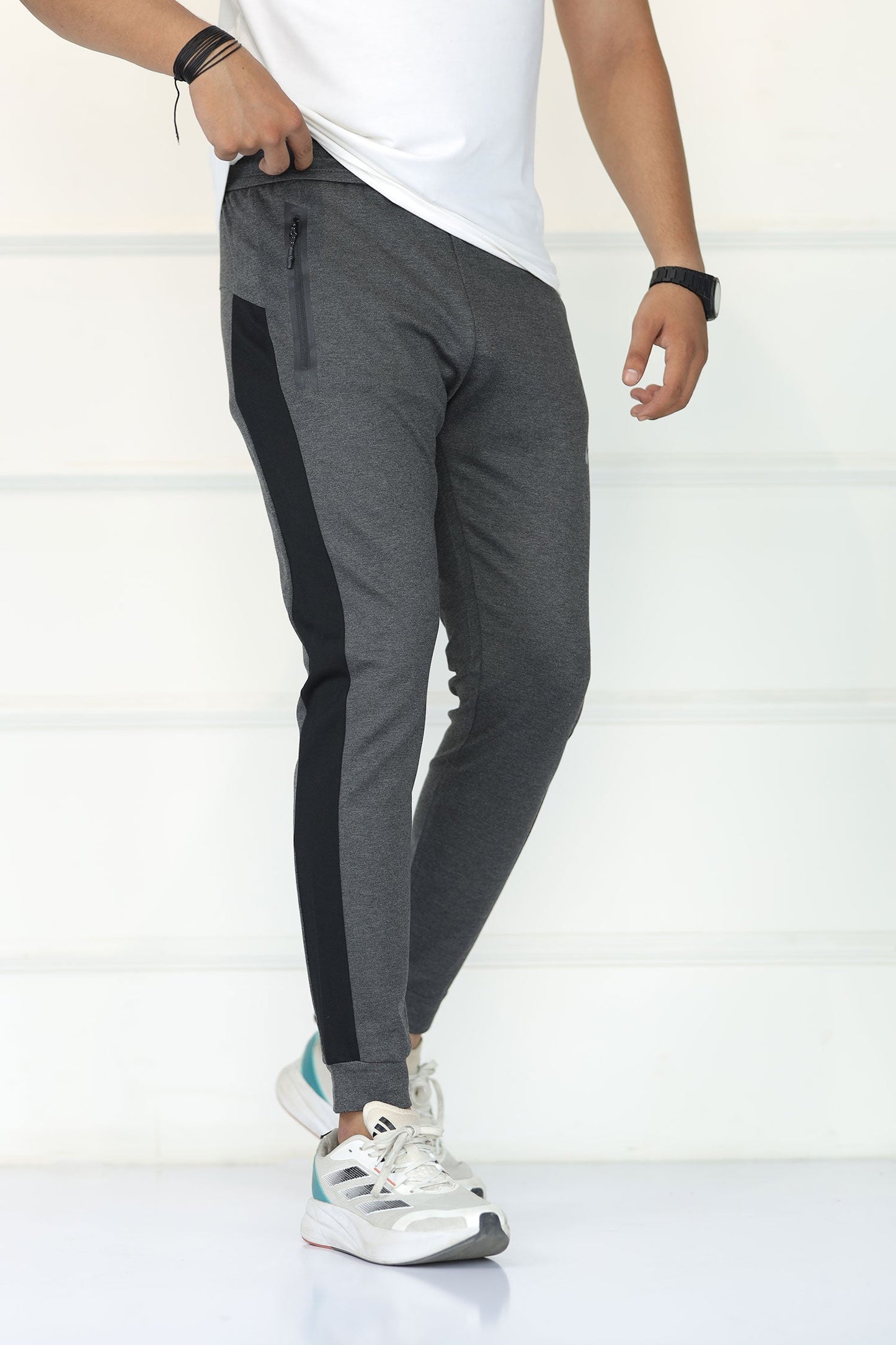 Nke 'Gravity-Defy' 4-Way Stretch SlimFit Trouser In Charcoal