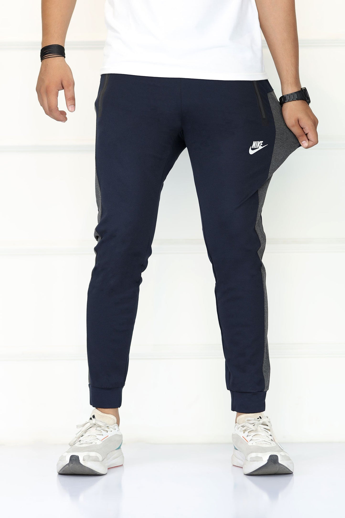 Nke 'Gravity-Defy' 4-Way Stretch SlimFit Trouser In Navy Blue