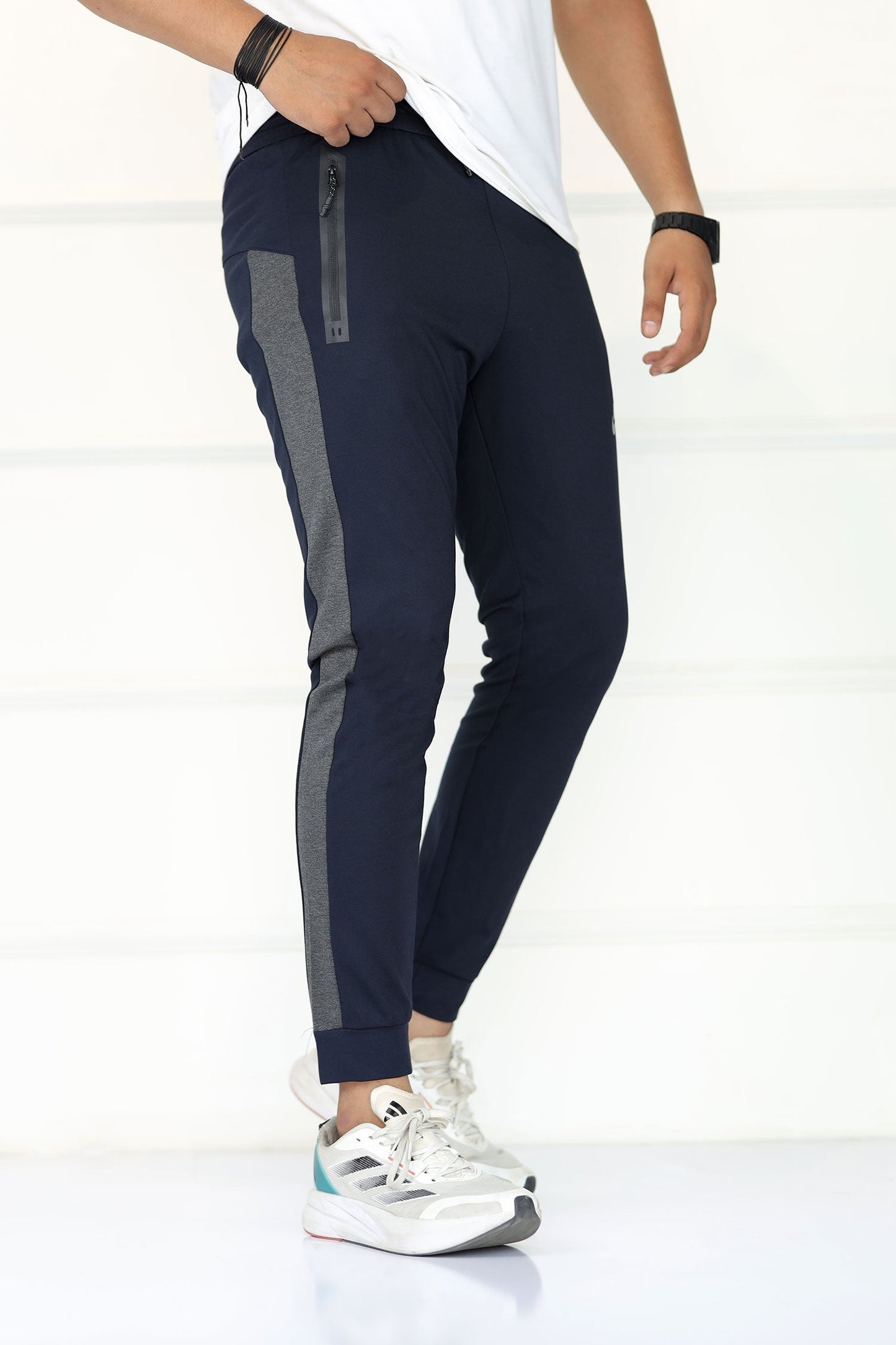 Nke 'Gravity-Defy' 4-Way Stretch SlimFit Trouser In Navy Blue