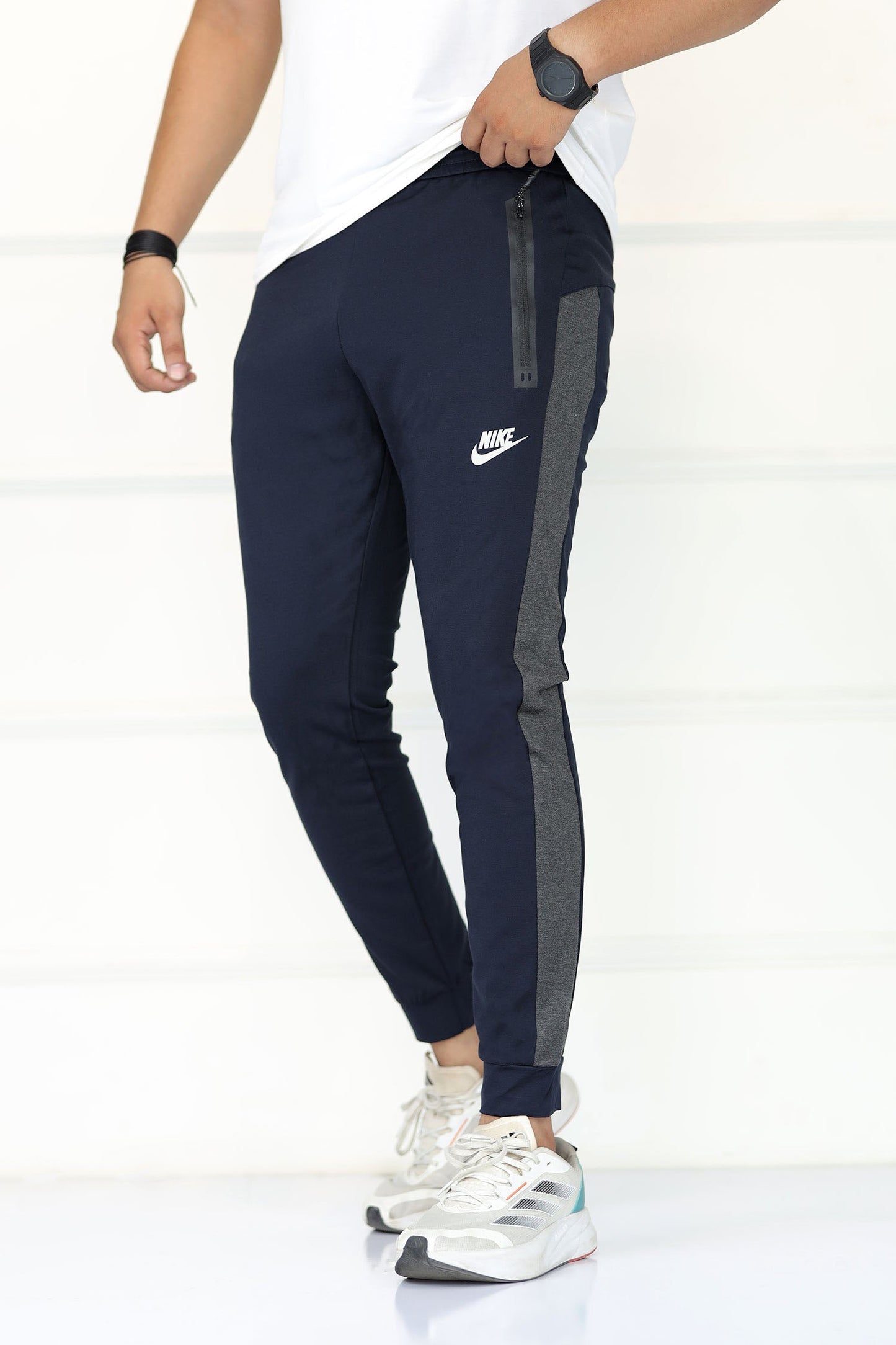 Nke 'Gravity-Defy' 4-Way Stretch SlimFit Trouser In Navy Blue