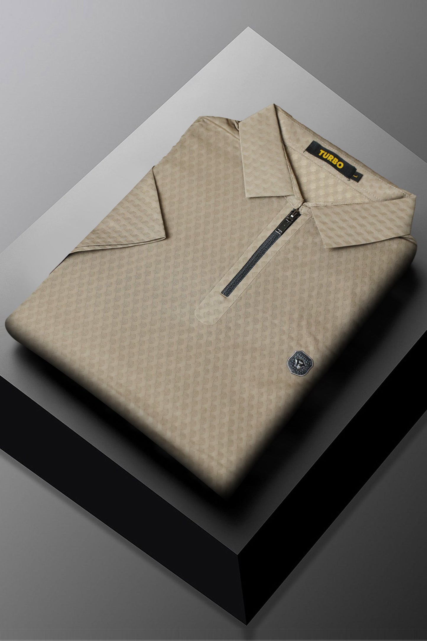 Turbo Tri-Angle Pattern Zip-Collar Men's Polo Shirt In Beige