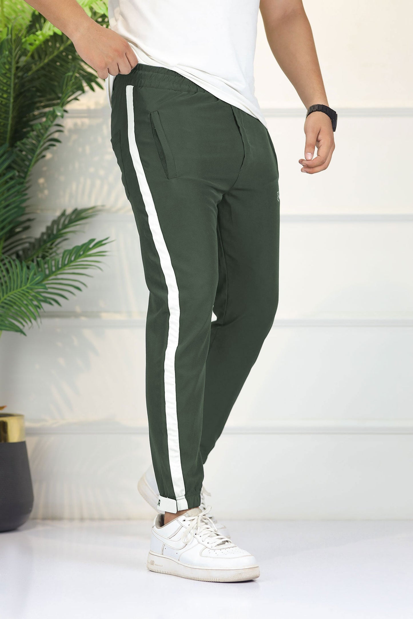 Undr Armr 'The Reveal' Cuff Logo & Sideline Micron Trouser In Olive