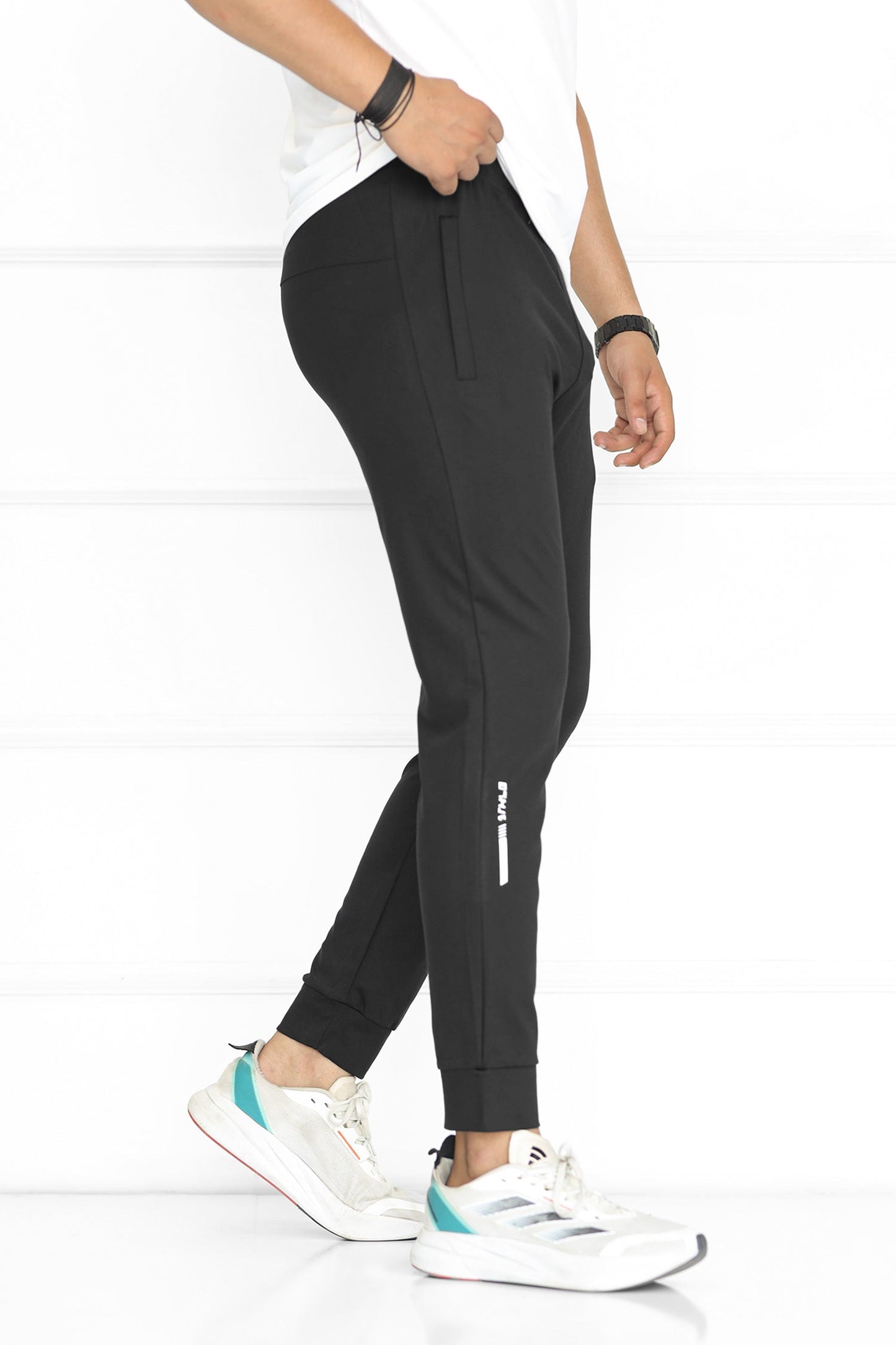 Jrdn 'Flight-Ready' Kinetic Stretch SlimFit Trouser In Black