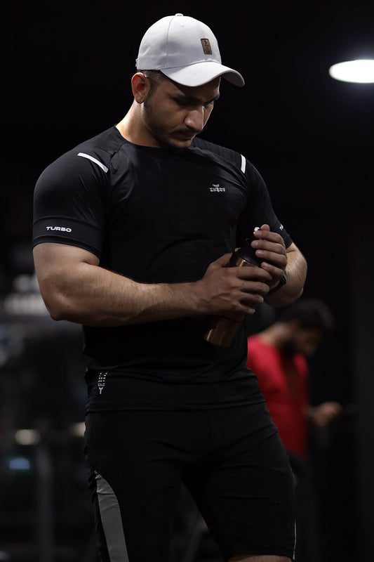 Turbo Sport Shoulder Striped Breathable Dry-Fit Tee In Black