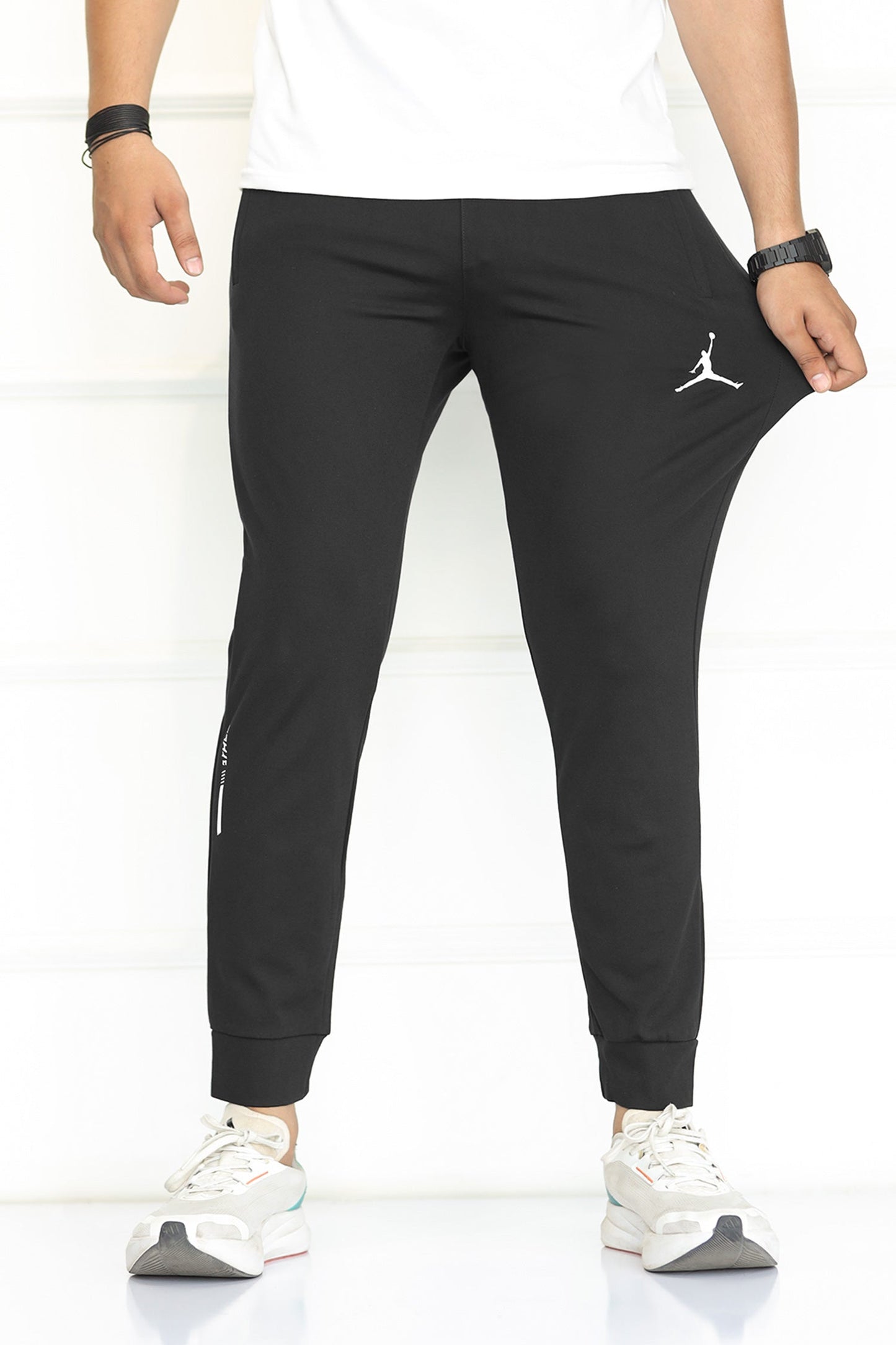 Jrdn 'Flight-Ready' Kinetic Stretch SlimFit Trouser In Black