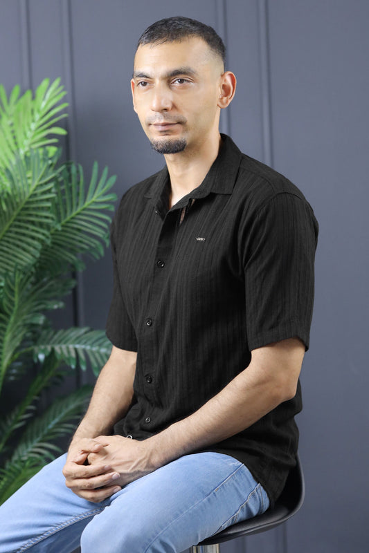 Turbo Minimalist Design Half Sleeve Casual Shirt In Black