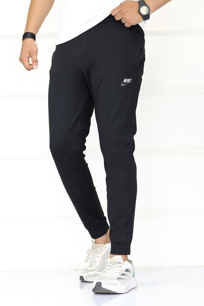 Nke 'The Jump' Project Performance SlimFit Trouser In Black