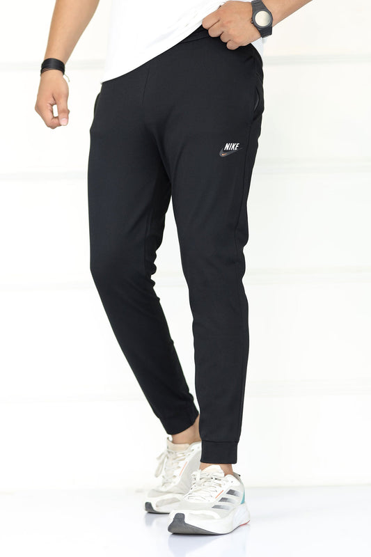 Nke 'The Jump' Project Performance SlimFit Trouser In Black