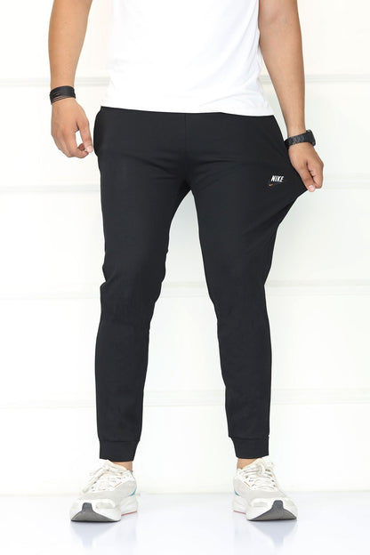 Nke 'The Jump' Project Performance SlimFit Trouser In Black