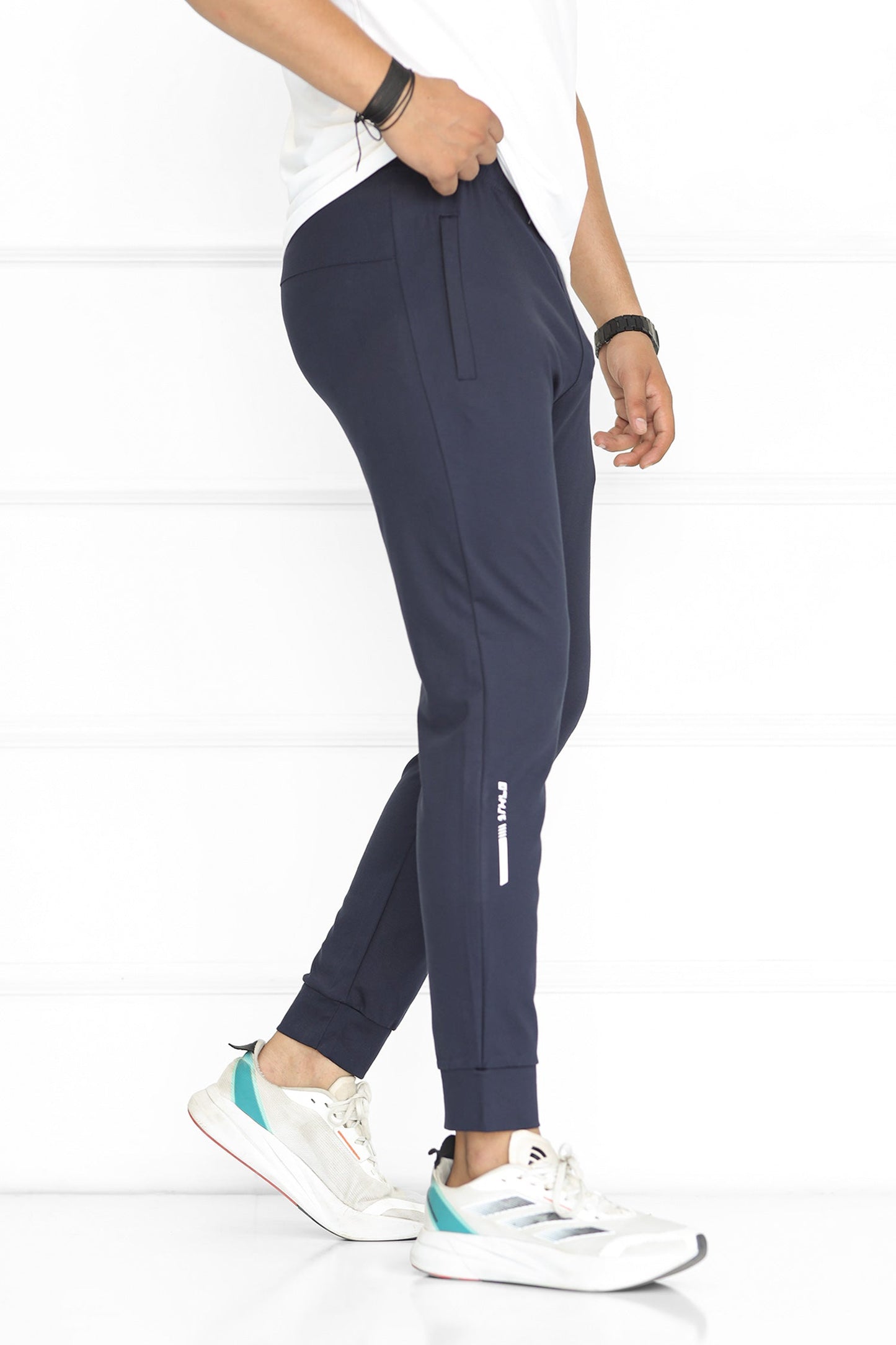 Jrdn 'Flight-Ready' Kinetic Stretch SlimFit Trouser In Navy Blue